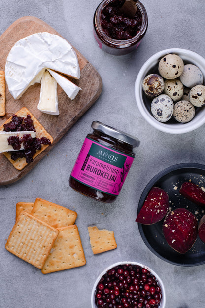 KARAMELIZUOTI BUROKĖLIAI SU BRUKNĖMIS IR PRIESKONIAIS